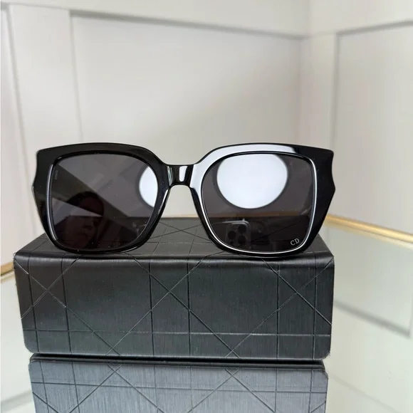 Dior Elegant Black Sunglasses - Picture 3 of 10